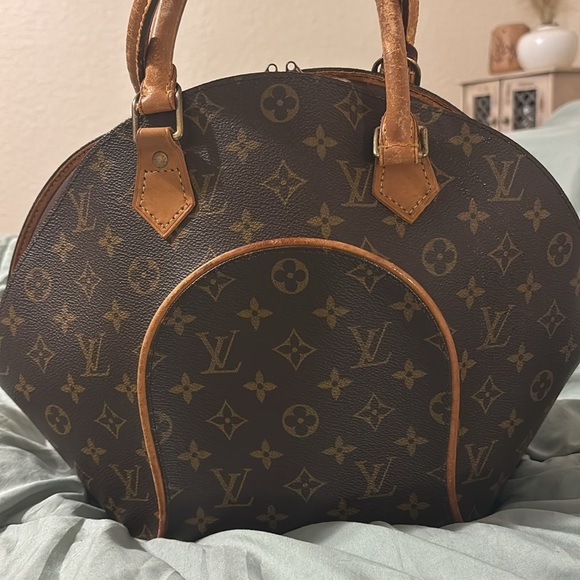 Louis Vuitton Handbags - Louis Vuitton Ellispe MM #AS0978 🤎